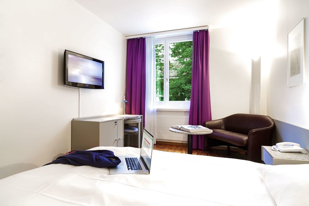 Hotel Fly Away Kloten Exterior foto