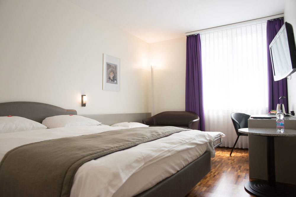 Hotel Fly Away Kloten Exterior foto