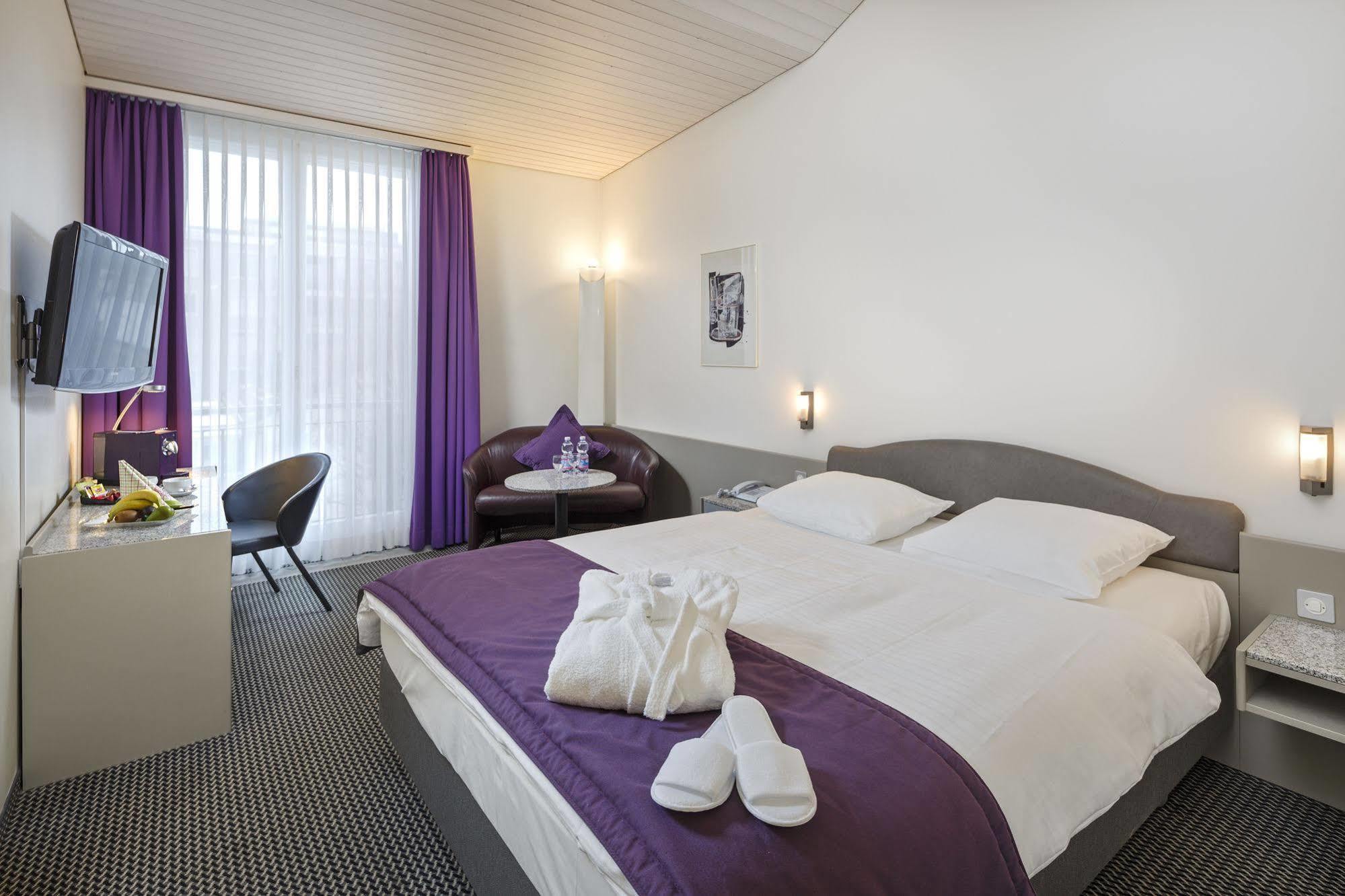 Hotel Fly Away Kloten Exterior foto
