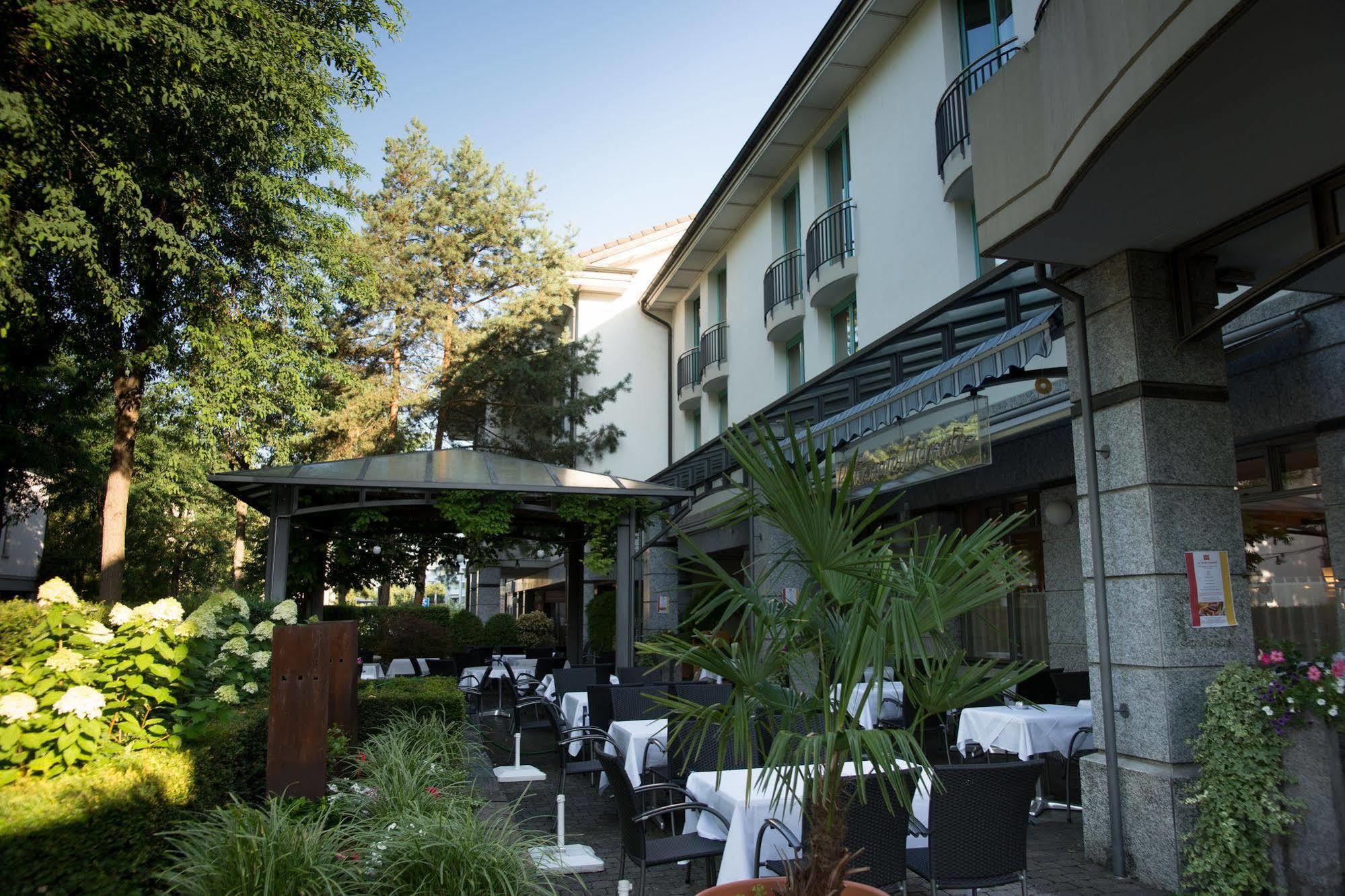 Hotel Fly Away Kloten Exterior foto